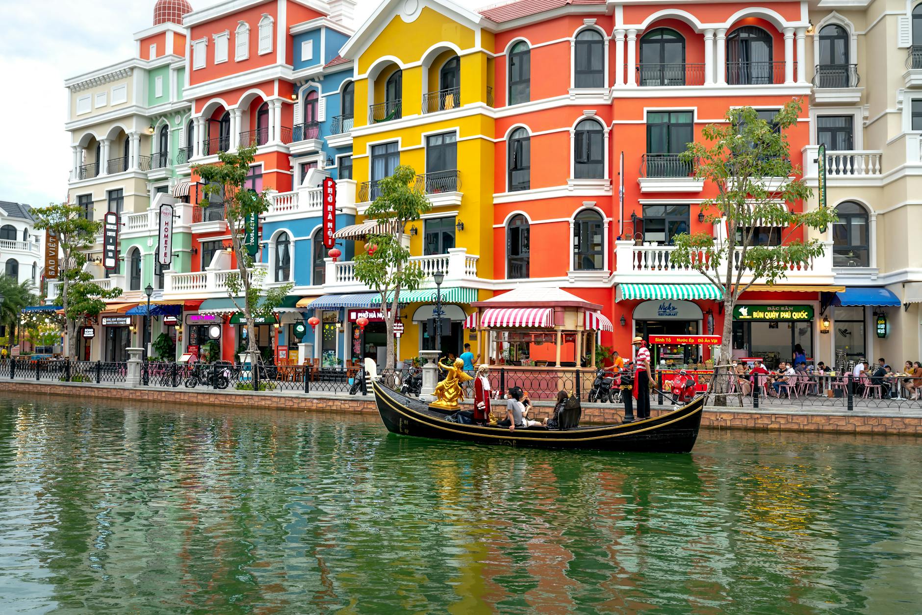 Best Casino Hotels in Phu Quoc: Where to Stay & Play